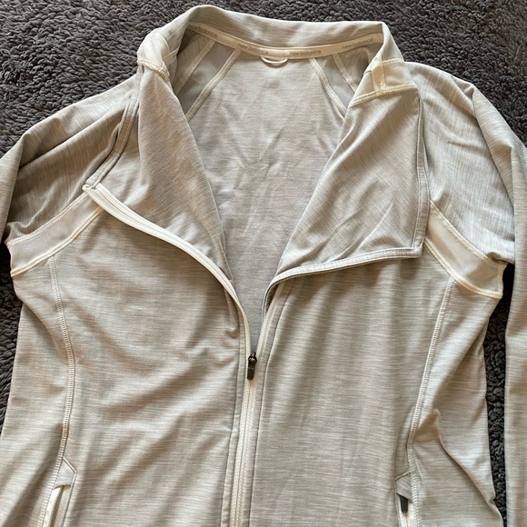 New Balance Anticipate Jacket in Sea Salt Heather - Picture 3 of 7
